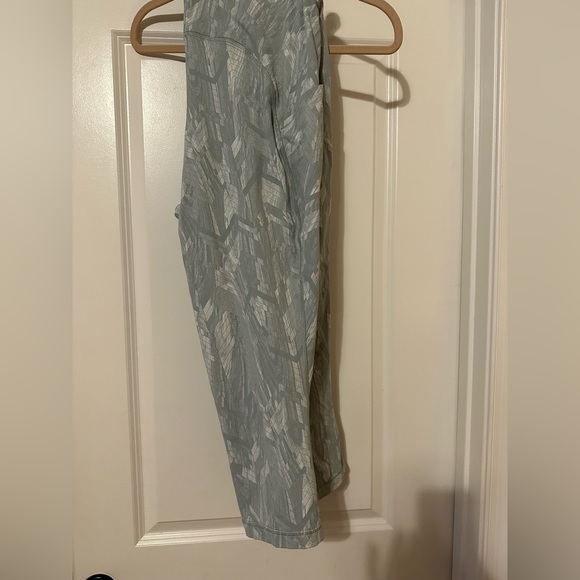 Baby Blue limited edition Wunder Train Lululemon leggings - Picture 1 of 3